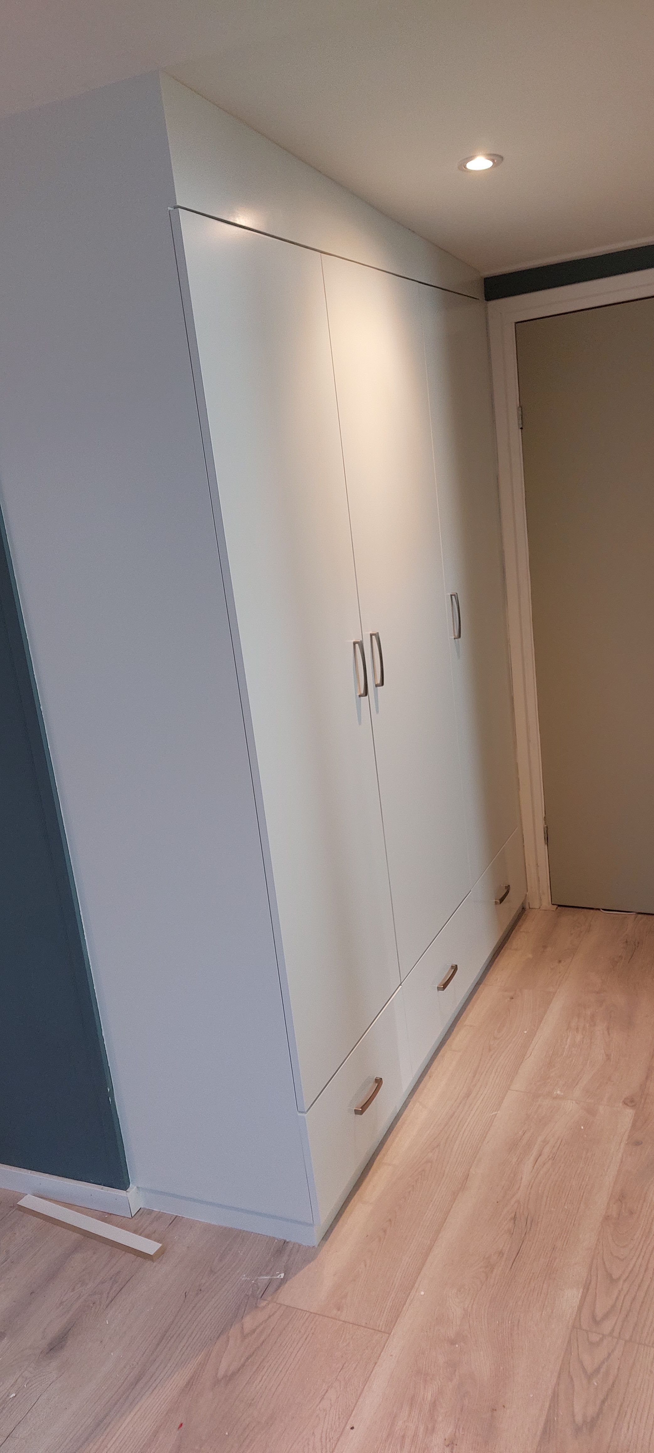 Inbouwkast op maat — zijaanzicht