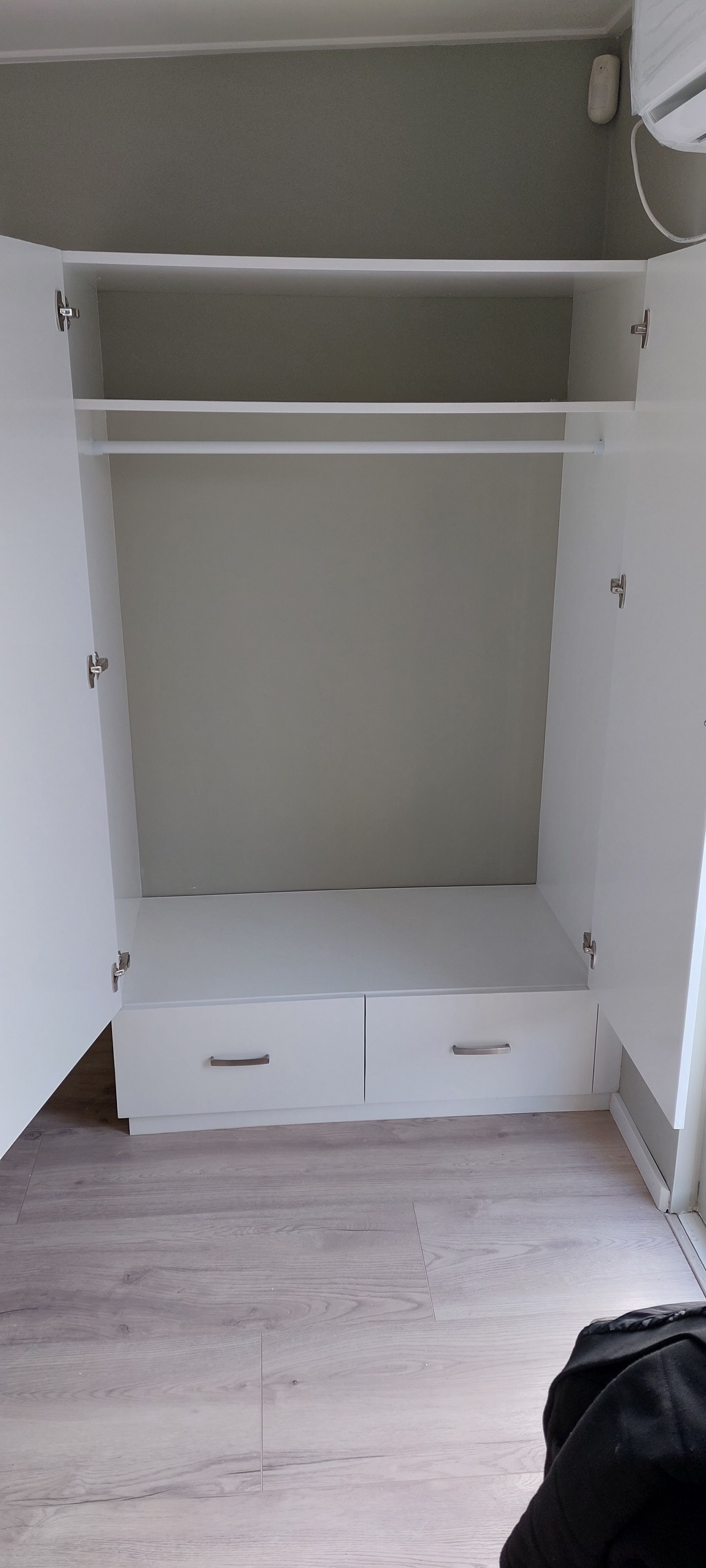 Kast interieur met ophangruimte